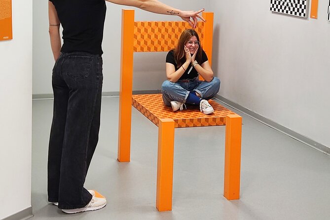 A Fantastic Visit To The Museum Of Illusions Seville - Testing Your Senses in the Vortex Tunnel