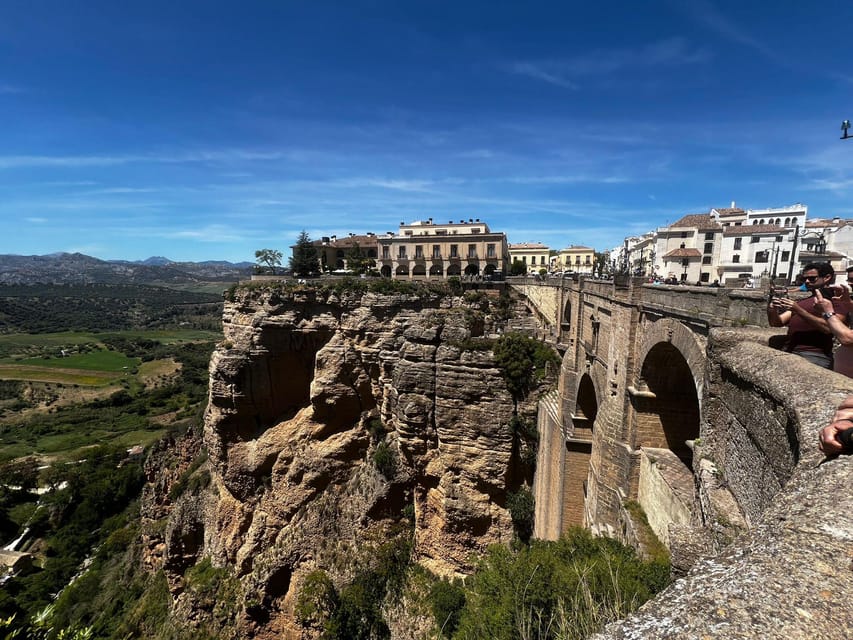 ab Marbella: Private VIP-Tour Ronda incl. Transfer + Tapas - The drive from Marbella to Ronda