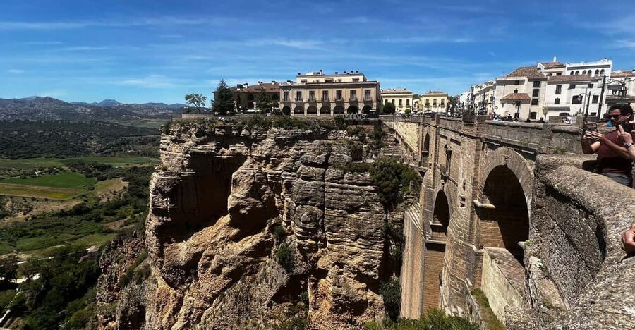 ab Marbella: Private VIP-Tour Ronda incl. Transfer + Tapas - Plaza de Toros: see the area, decide on entry