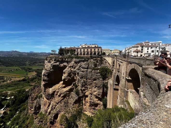 ab Marbella: Private VIP-Tour Ronda incl. Transfer + Tapas - What the price covers, and what it does not
