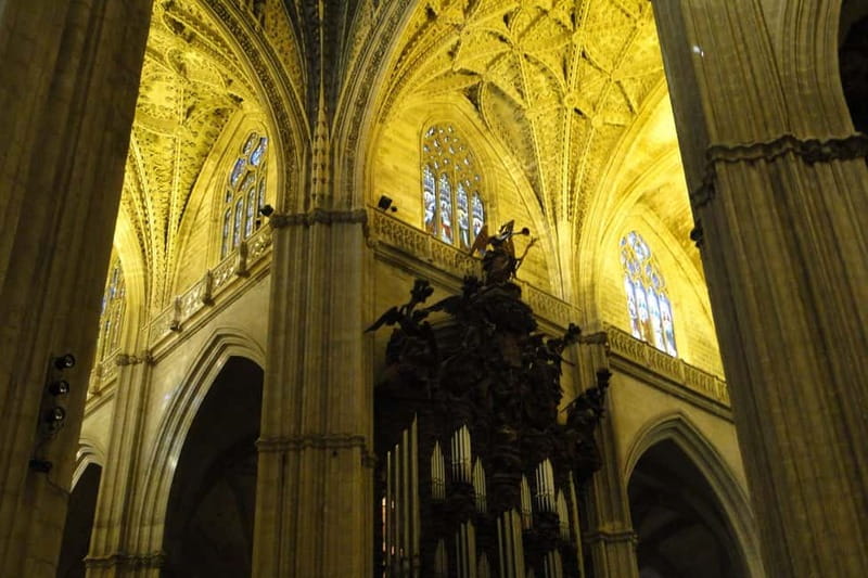 Alcazar & Cathedral of Seville Exclusive Group max. 9 guests - Seville Cathedral: chapels, art, and Columbus