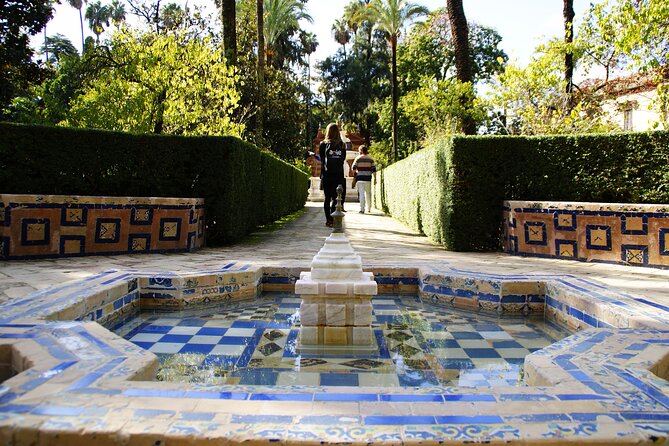 Alcazar & Cathedral of Seville Exclusive Group, max. 9 travelers - Who should book this tour?