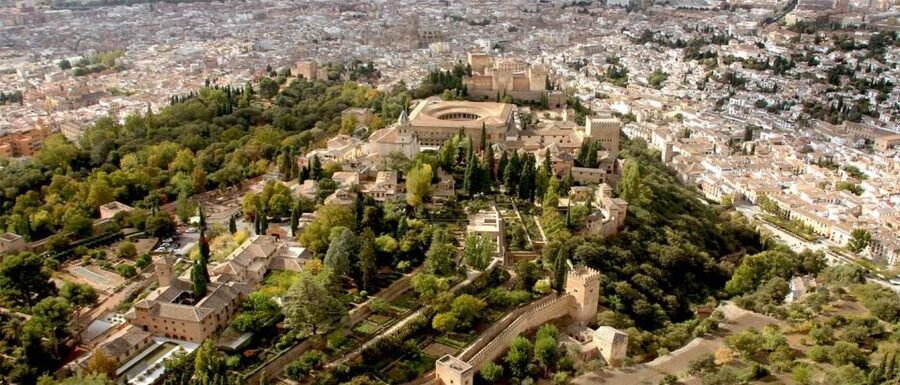 Alhambra and Albaicín Full-Day Private Tour from Seville - Generalife gardens and a change of pace