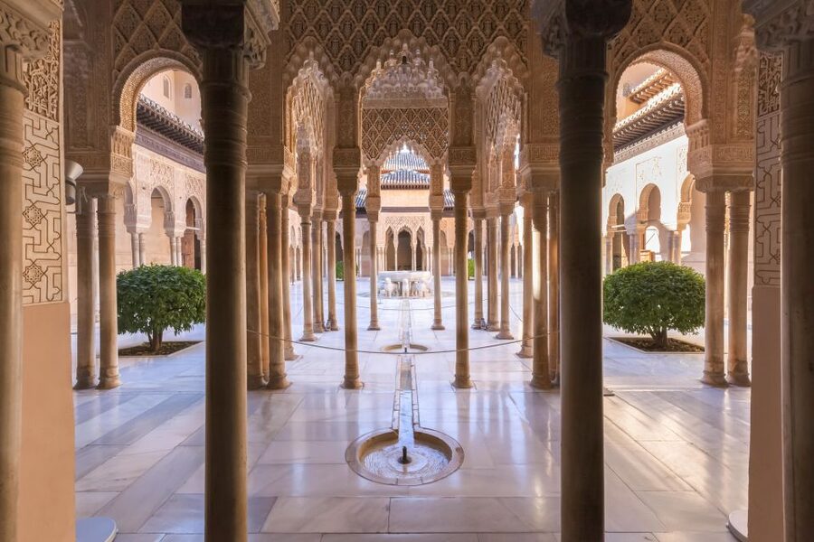 Alhambra and Albaicín Full-Day Private Tour from Seville - What the private guide adds