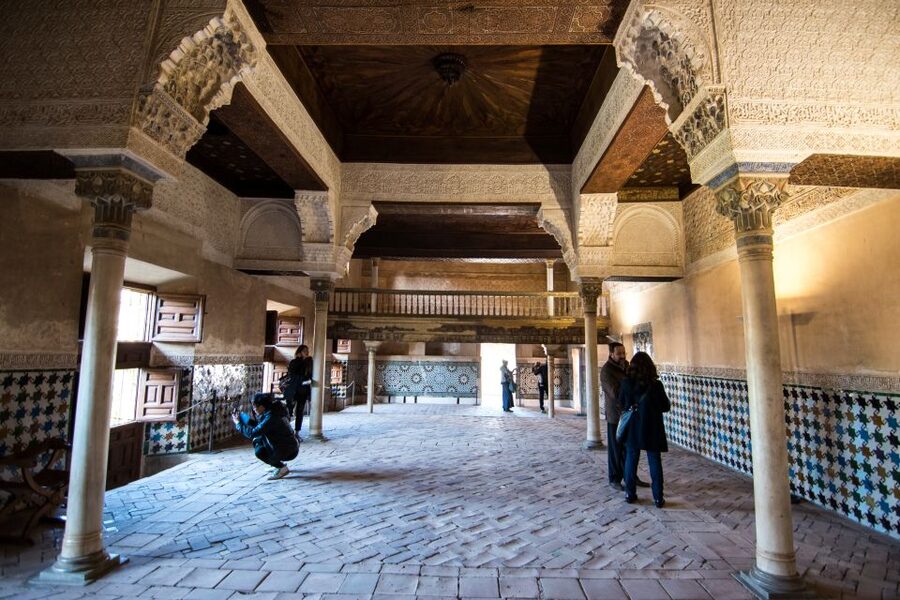 Alhambra and Albaicín Full-Day Private Tour from Seville - Who should book this day trip?