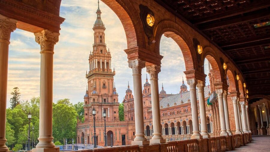 Best of Seville: Private Walking Tour with Local - Local stories, useful tips and the right expectations