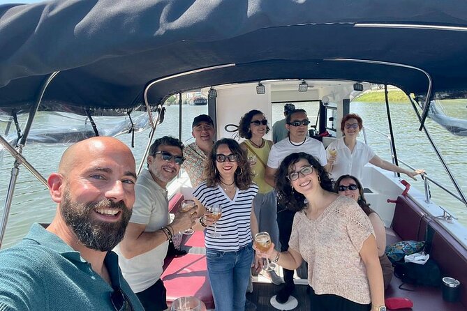 Boat Trip "Los Rincones del Guadalquivir" - The old Expo grounds and the city beyond the center