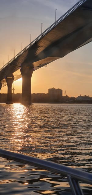 Cadiz Bay: 3 hours tour in a private boat in the Cadiz Bay - Snacks and what the price covers