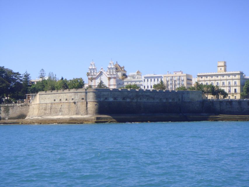 Cádiz: Bay of Cádiz Catamaran Tour with Host - Finding The Boarding Point Without A Ticket-Office Detour