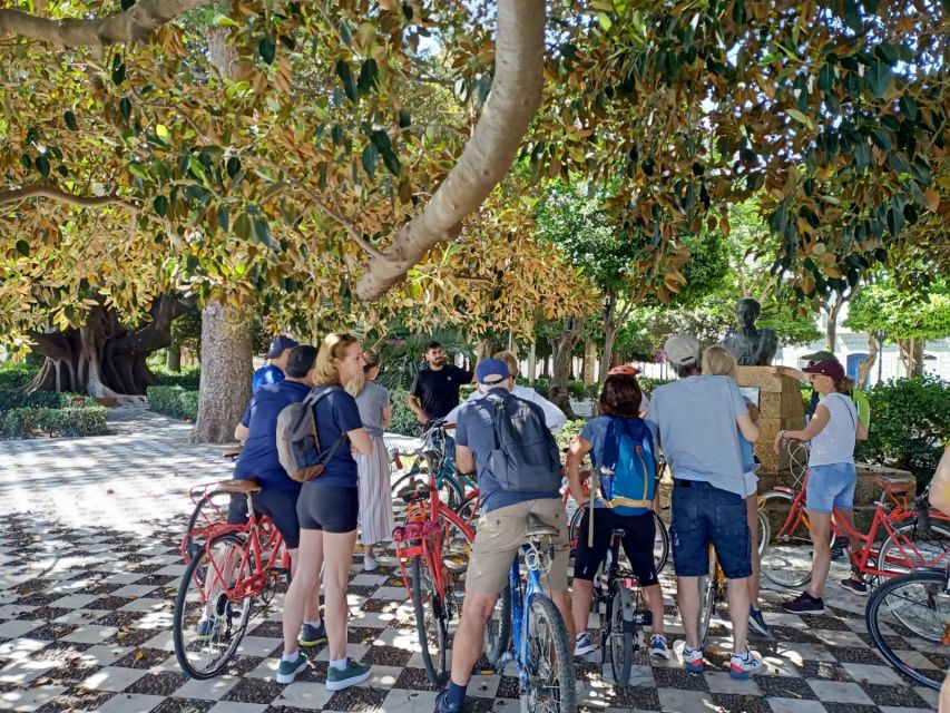 Cadiz: City Bike Tour - City walls, seafront, and everyday Cadiz