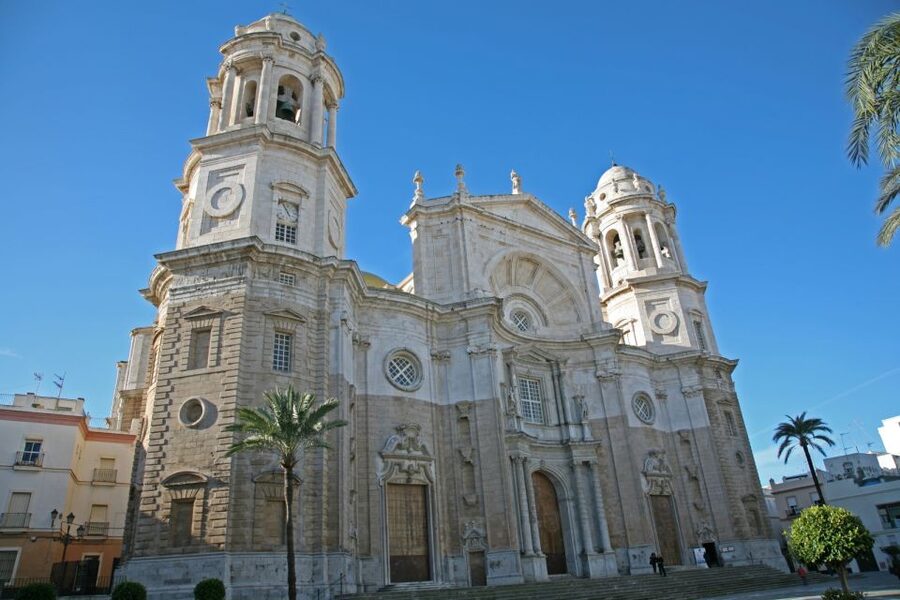 Cadiz: City Walking Tour to Torre Tavira and the Cathedral - A compact walk through Cádiz’s old center