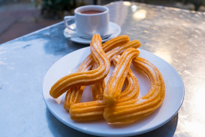 Cadiz Food Tour: Tapas, Drinks and Delights with a Local - Central Market and the pleasure of pescaíto frito