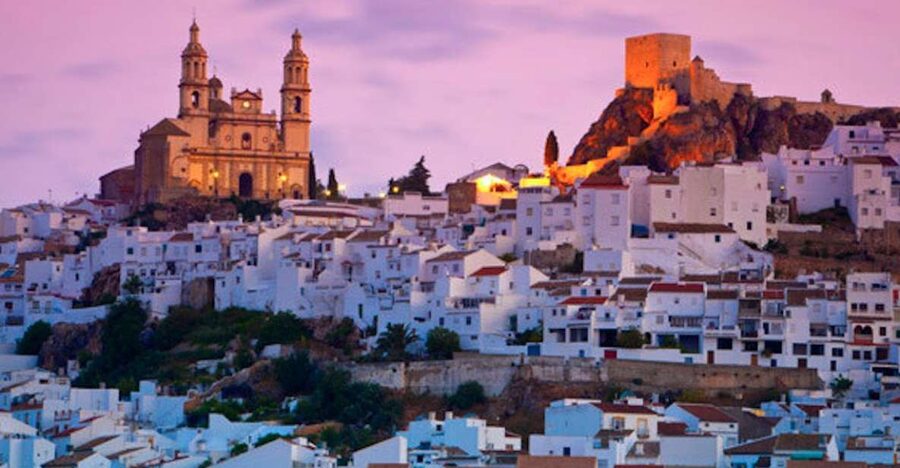 Cadiz, Jerez or El Puerto: White Towns of Andalusia Day Trip - Zahara de la Sierra climbs the hillside