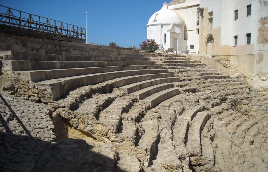 Cadiz: Medieval Tour - The walls and the Gates of Earth