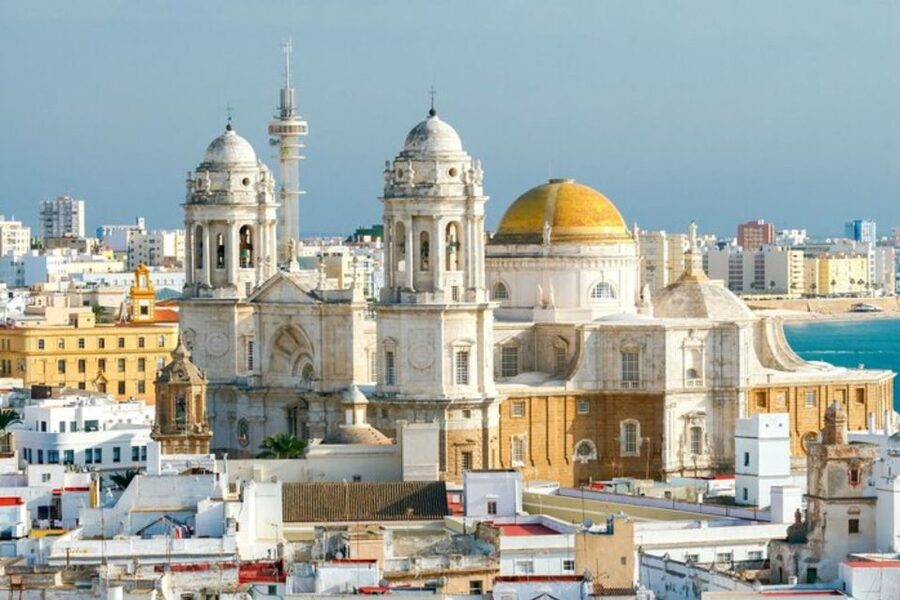 Cadiz: Private custom tour with a local guide - Why local context helps