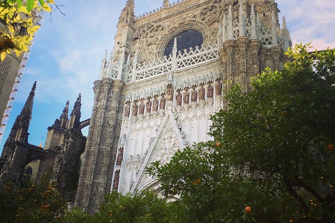 Cathedral and Real Alcàzar in Italian - What the guiding style adds