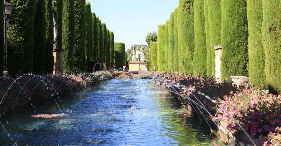 Córdoba: Alcázar and Jewish Quarter 2-Hour Guided Tour - Key points to know before you book
