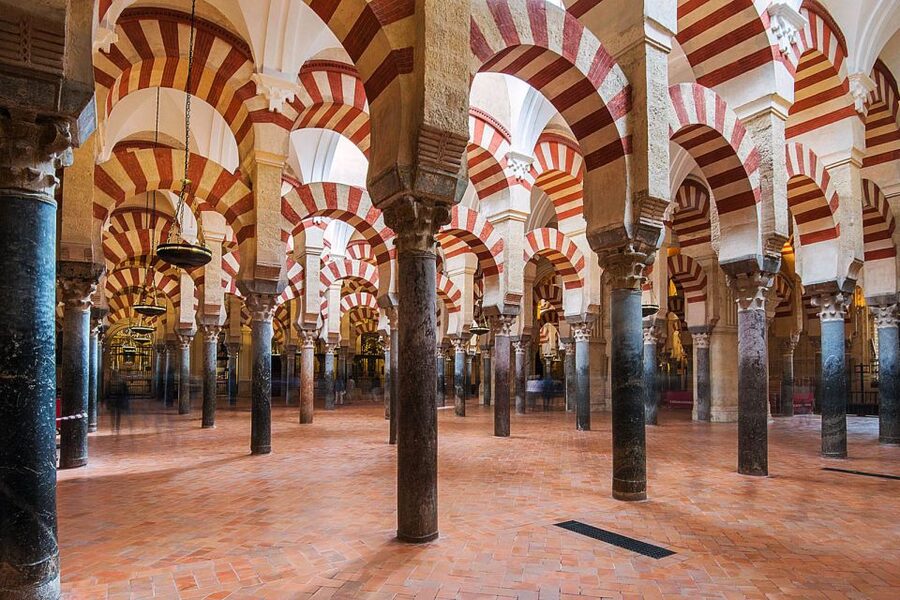 Córdoba Guided Tour of the Mosque, Jewish Quarter & Alcazar - Start in La Judería’s narrow lanes