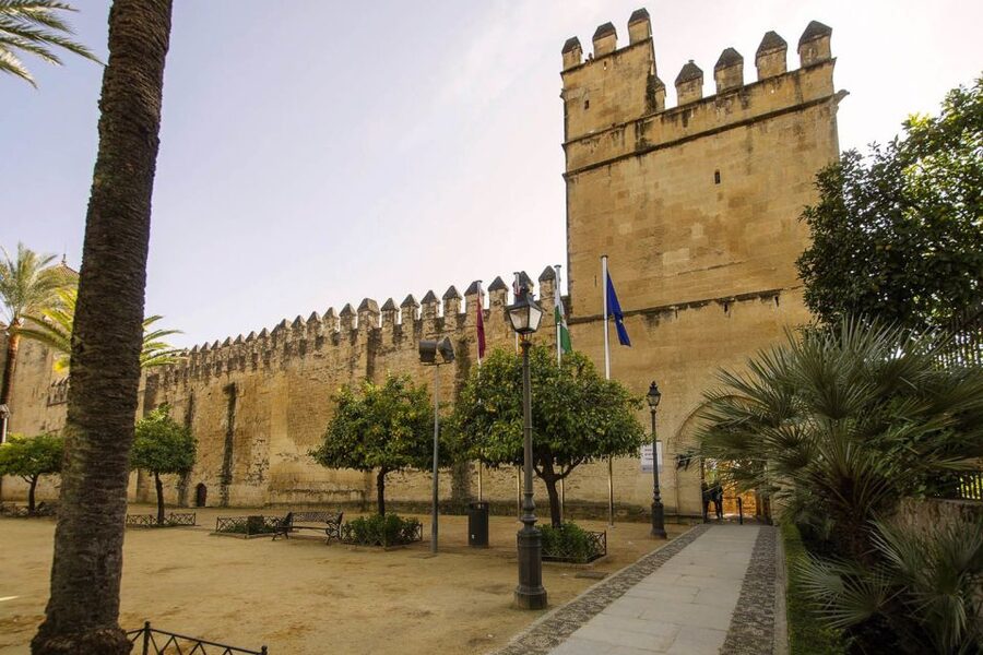 Córdoba Guided Tour of the Mosque, Jewish Quarter & Alcazar - What the guide adds, and what the pace feels like