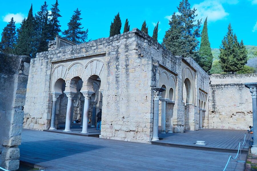 Cordoba: Half-Day Medina Azahara Guided Tour - The bus ride and half-day schedule