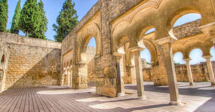 Cordoba: Half-Day Medina Azahara Guided Tour - Walking through the archaeological site