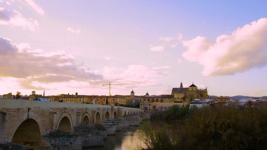 Cordoba: Historical Monuments of Cordoba City Walking Tour - Walking through the Jewish Quarter