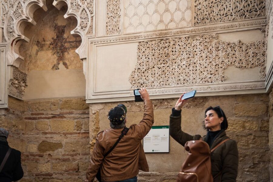 Cordoba: Jewish Quarter and Mosque-Cathedral Guided Tour - Inside the Mosque-Cathedral: columns, arches and change