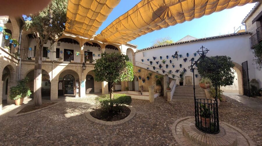 Córdoba Mid-Morning Walk - Small Groups, Native English. - San Basilio patios and local craft tips