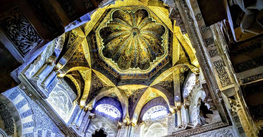 Córdoba: Mosque-Cathedral & Alcazar Guided Tour - Two hours of guided context, not a full day