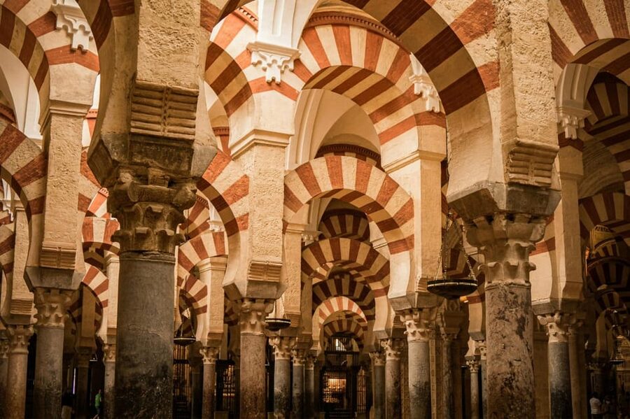 Cordoba: Mosque-Cathedral and Jewish Quarter Guided Tour - Meeting at Plaza del Triunfo