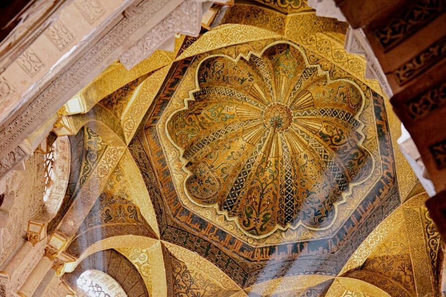 Cordoba: Mosque-Cathedral and Jewish Quarter Guided Tour - Walking through the Jewish Quarter