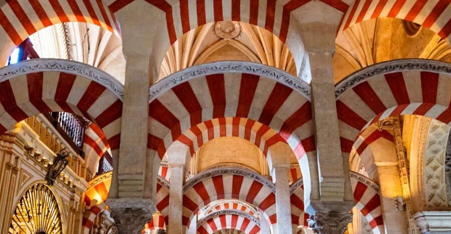 Córdoba: Mosque-Cathedral Guided Tour - Inside the forest of columns