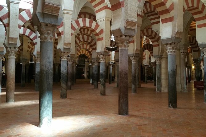 Cordoba Mosque Guided Tour - Reading the building from its arches to its cathedral