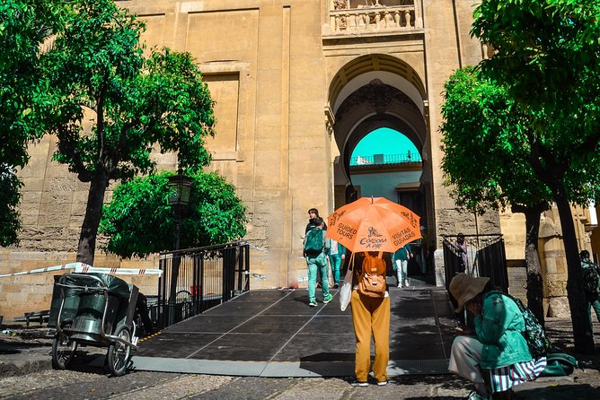 Cordoba Mosque Guided Tour - Crowds, group size, and the value of a guide