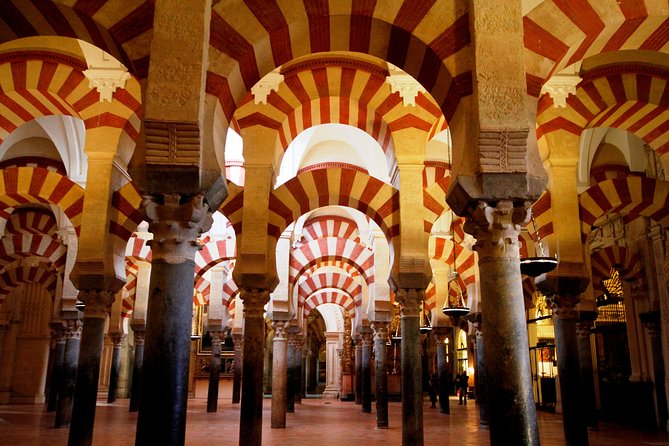 Cordoba Mosque & Jewish Quarter Guided Tour with tickets - The Jewish Quarter, from synagogue to Maimonides