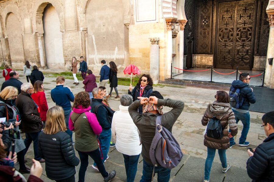 Córdoba: Skip-the-Line Great Mosque-Cathedral History Tour - A mosque and a cathedral in the same room