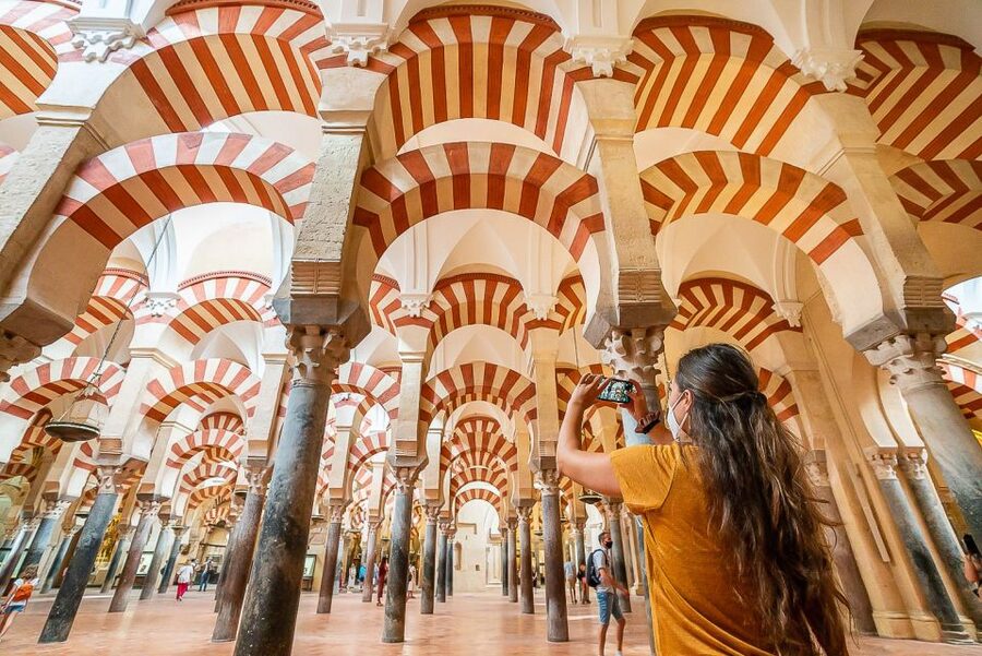 Córdoba: Skip-the-Ticket-Line Mosque-Cathedral Guided Tour - First, get your bearings in the Patio de los Naranjos