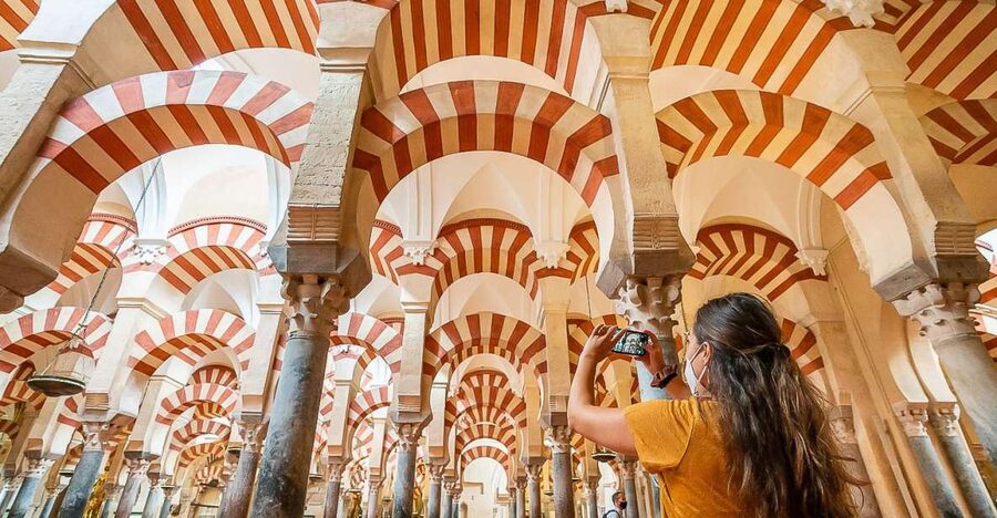 Córdoba: Skip-the-Ticket-Line Mosque-Cathedral Guided Tour - What the guide adds to a short visit