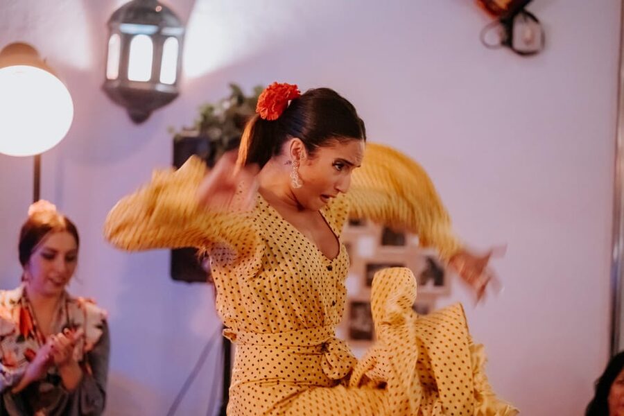 Córdoba: Tablao Flamenco at Doble de Cepa with Optional Meal - What the hour includes