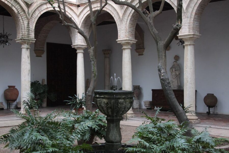 Córdoba: Viana Palace Gardens and Patios Entry Ticket - What the $10 ticket is worth