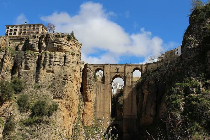 Day trip to Zahara, Setenil and Ronda from Seville - The minibus makes a long day easier