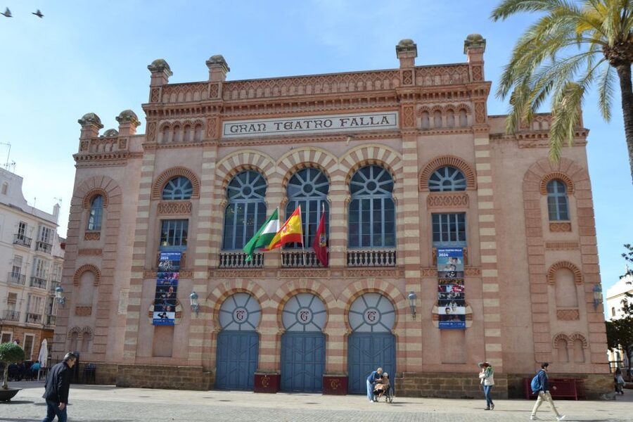 English Cádiz Tour: Walking Tour with Local Guide - Start at the 1812 Constitution Monument