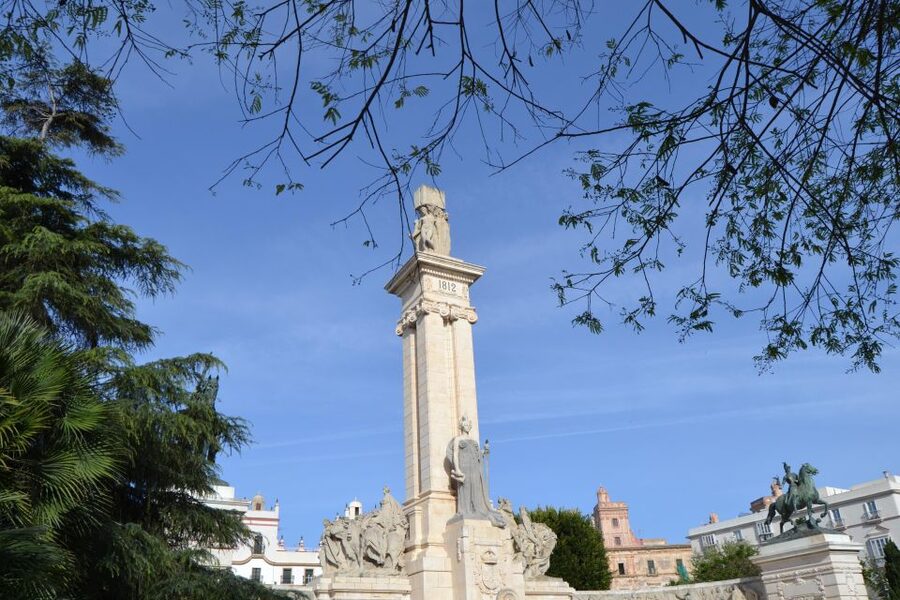 English Cádiz Tour: Walking Tour with Local Guide - Two hours on foot, with a few practical limits