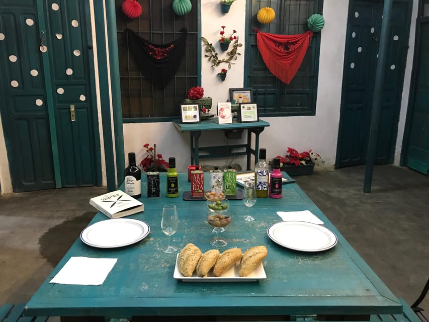 Extra Virgin Olive oil tasting - Start under the Corredera market clock