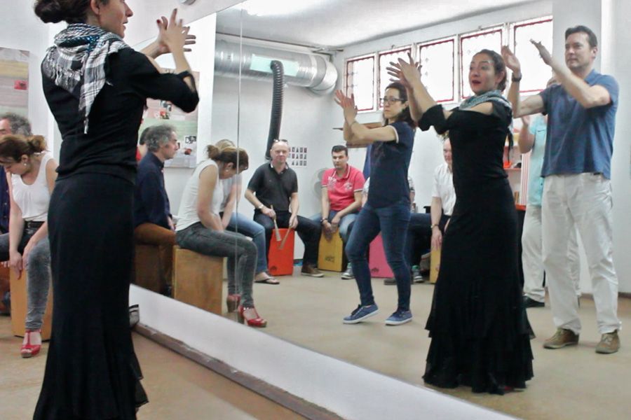 Flamenco Dance Lesson: 60-Minute Class in Seville - A small group helps beginners find their feet