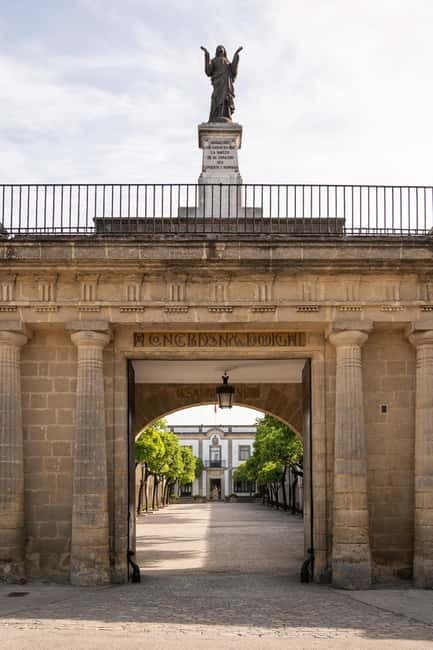 Founder Winery: TOUR GASTRO EXPERIENCE - The one-hour walk through Bodegas del Molino