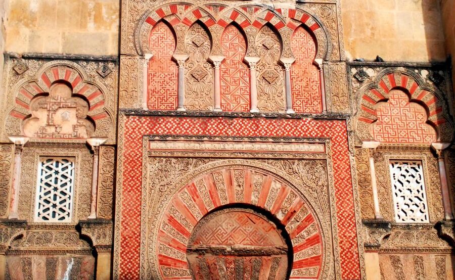 From Seville: Full-Day Essential Córdoba Tour - A lunch break, with room to choose