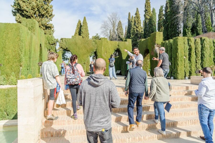 From Seville: Granada Day Trip Alhambra and Albaycin - Walking the Albaicín