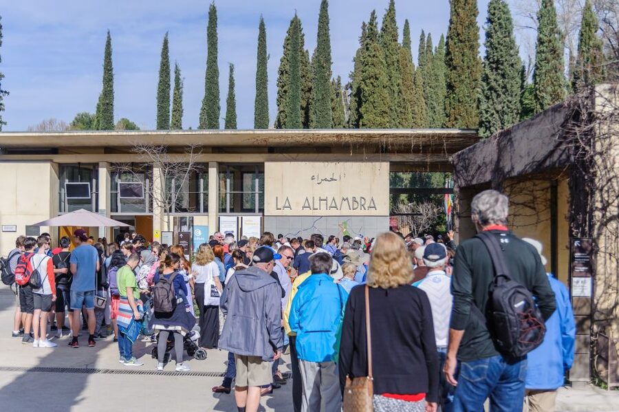 From Seville: Granada Day Trip Alhambra and Albaycin - Lunch, breaks and the pace of the day