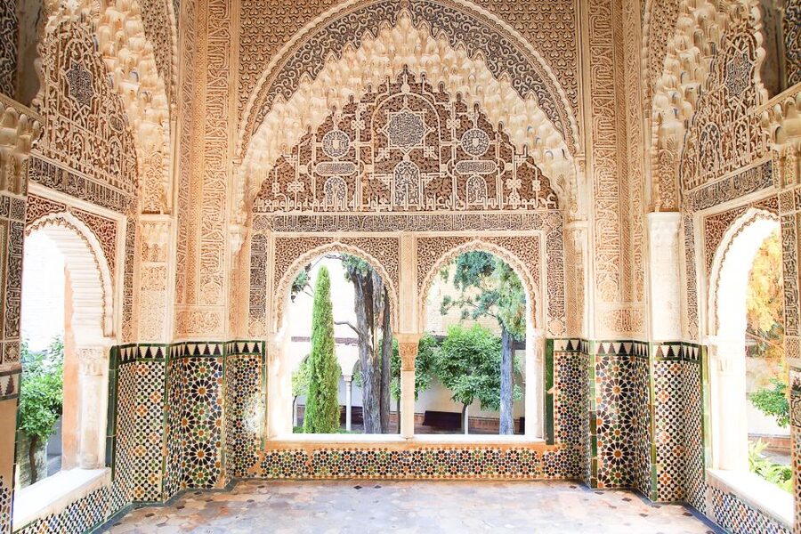 From Seville: Granada Day Trip with Alhambra and Albaicín - Why pair the Alhambra with the Albaicín